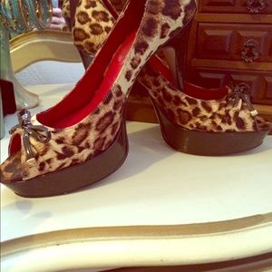 Guess leopard shoes